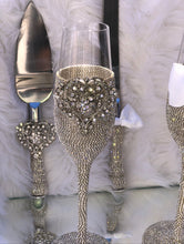 Load image into Gallery viewer, Sweetheart Champagne and cake cutting set