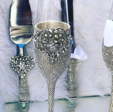 Load image into Gallery viewer, Sweetheart Champagne and cake cutting set