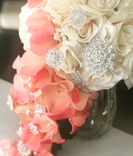 Load image into Gallery viewer, The Robin Bouquet